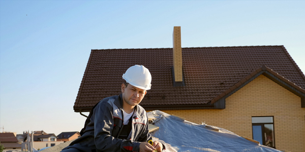 Réparation toiture en cours